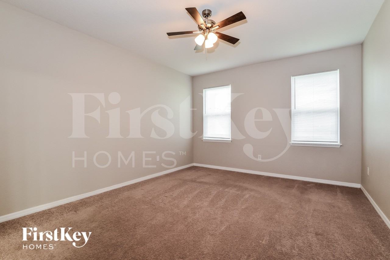 954 Glazebrook Loop - Photo 7 of 18