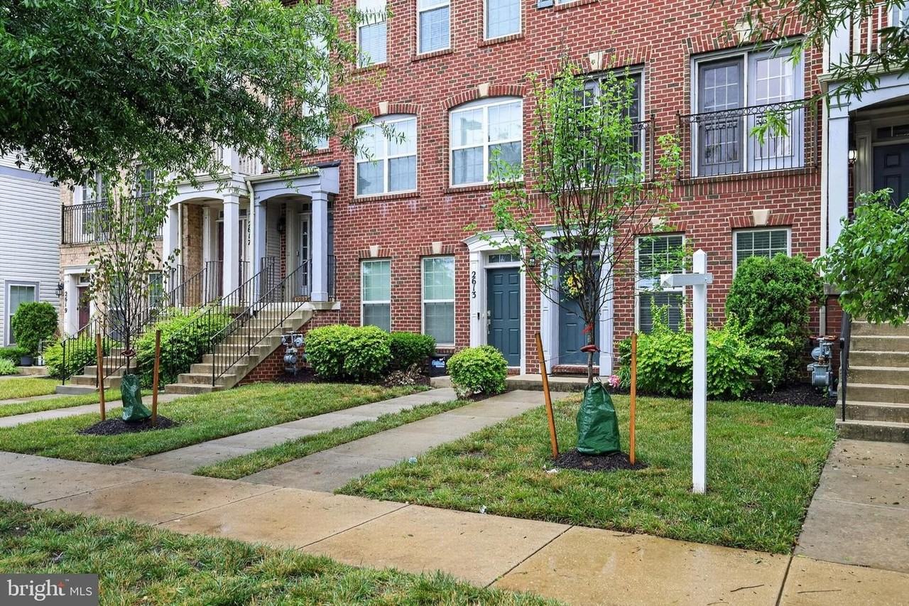 2613 Campus Way N - Photo 2 of 28