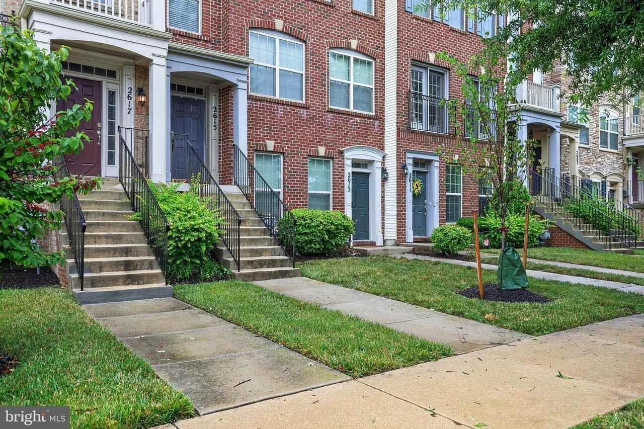 2613 Campus Way N - Photo 3 of 28