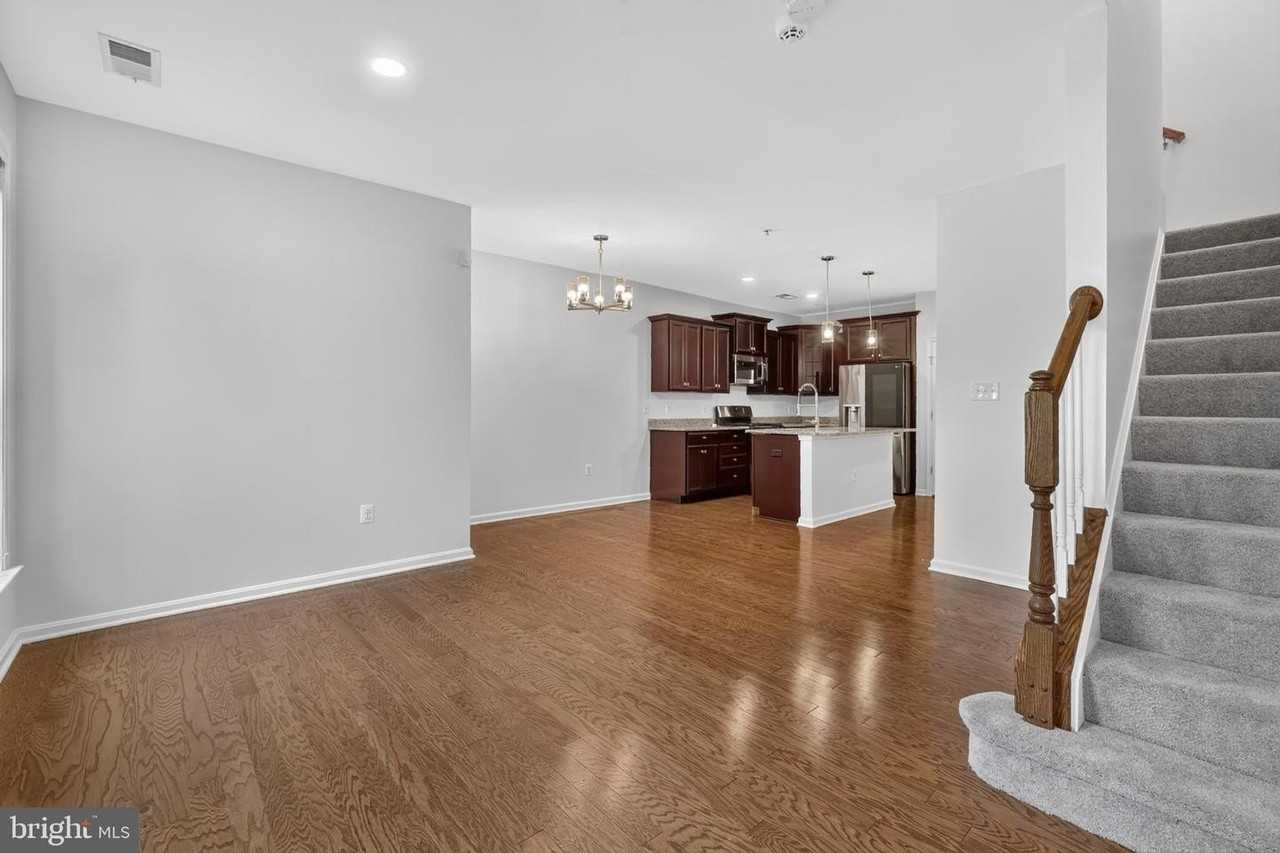 2613 Campus Way N - Photo 6 of 28