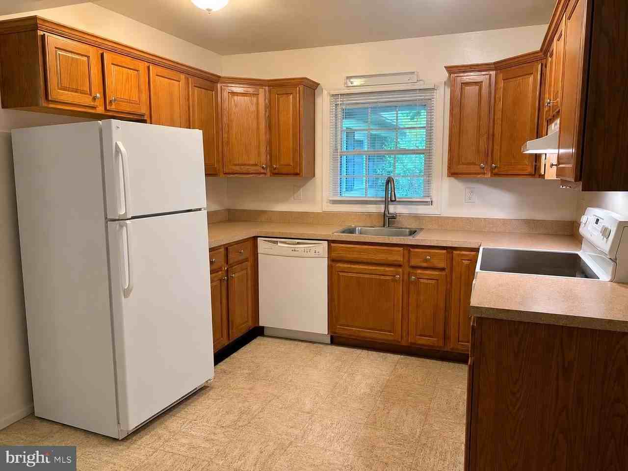 2207 Hyson Pl - Photo 5 of 17