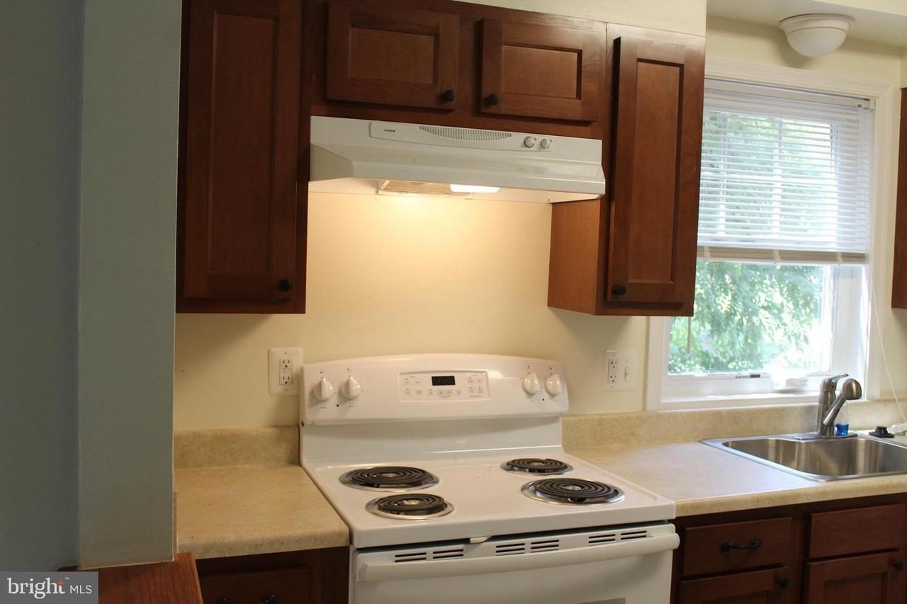 5409 75th Ave - Photo 5 of 24