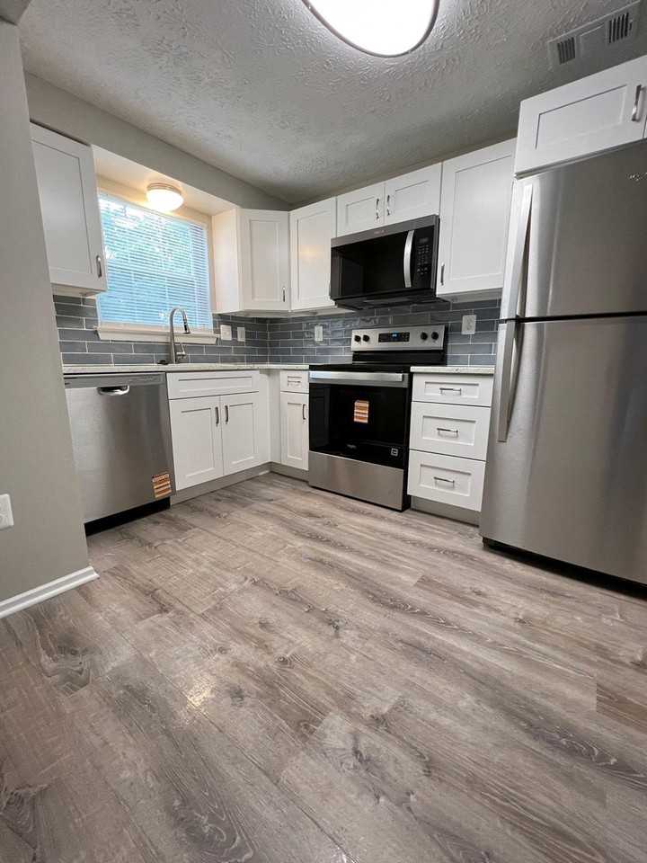 16337 Pewter Ln - Photo 5 of 18