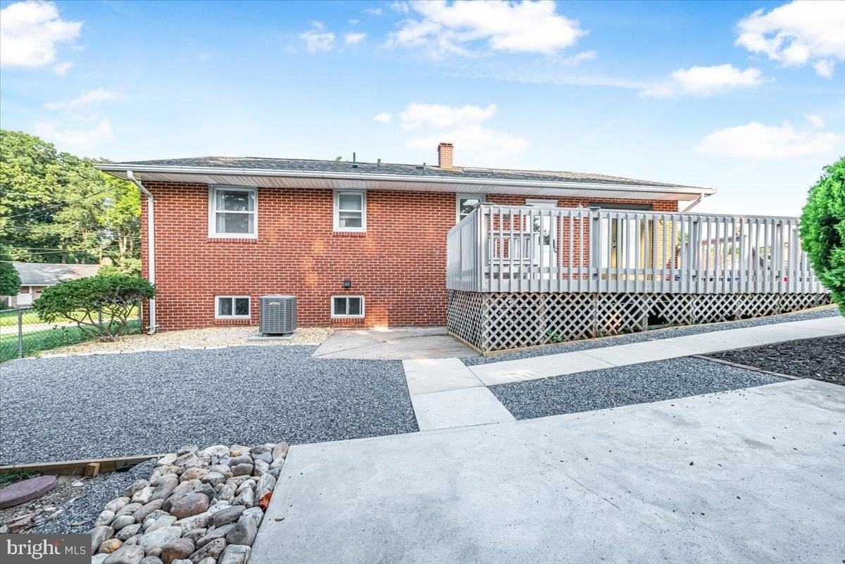 3510 Duke St - Photo 4 of 31