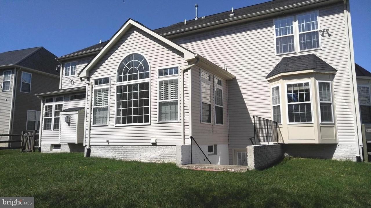 4415 Medallion Dr - Photo 2 of 24
