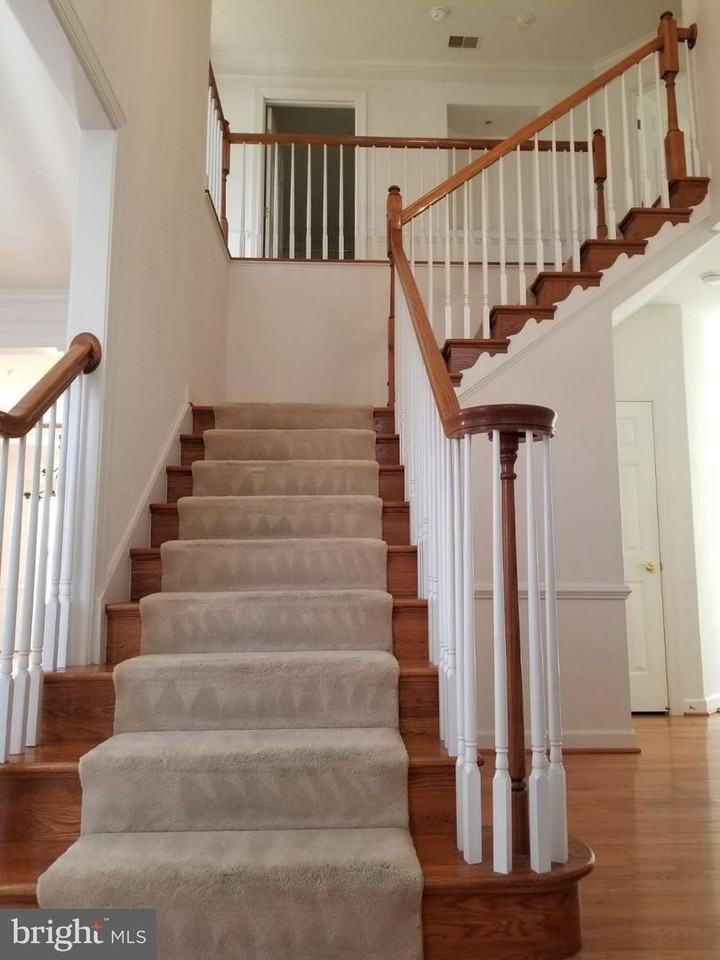 4415 Medallion Dr - Photo 3 of 24