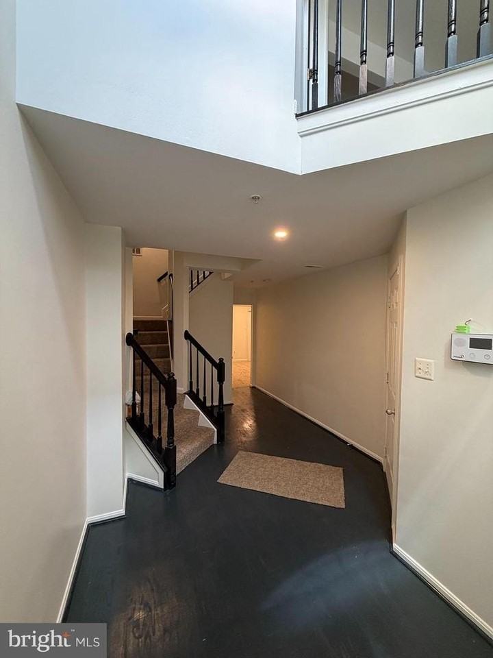 12109 Sutton Ln - Photo 2 of 42