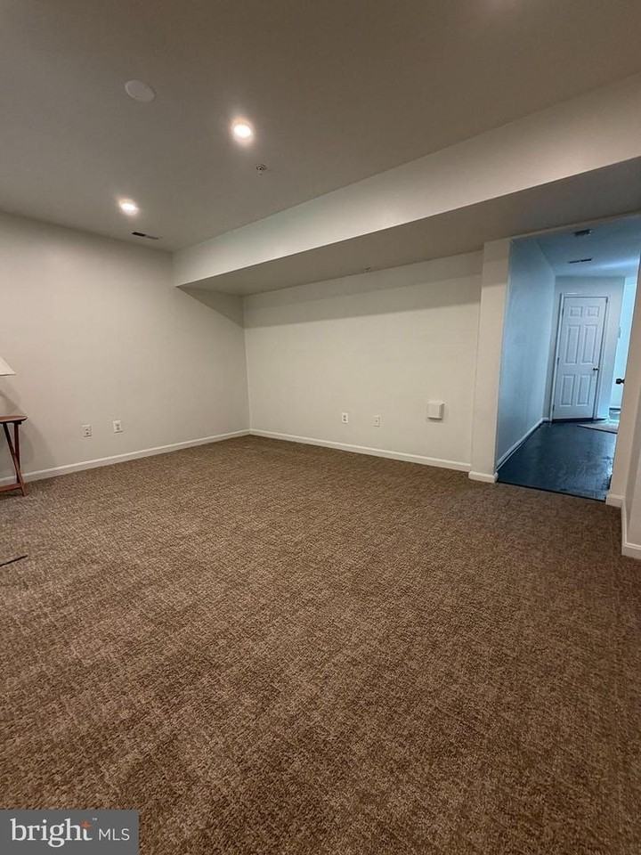 12109 Sutton Ln - Photo 5 of 42