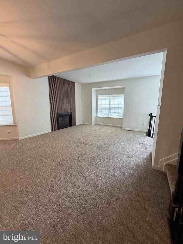 12109 Sutton Ln - Photo 7 of 42