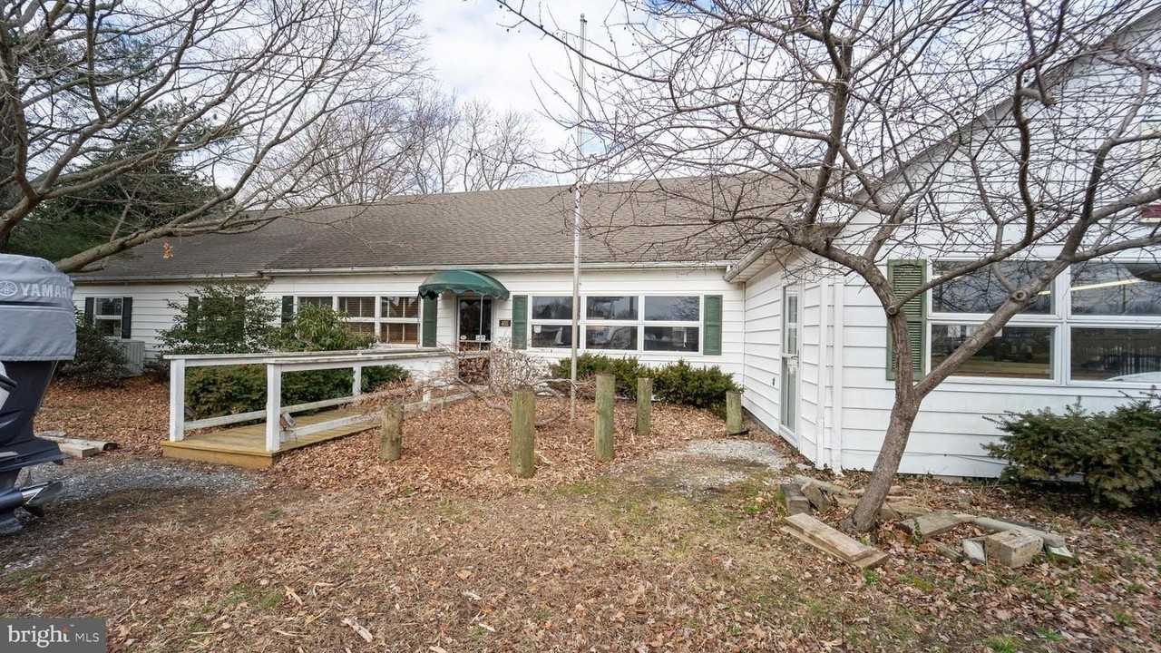 405 Winchester Creek Rd - Photo 2 of 13