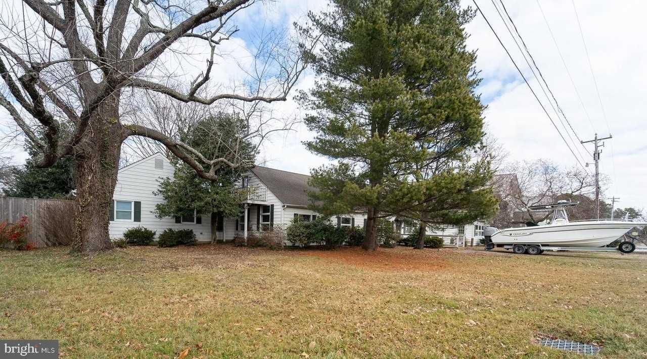 405 Winchester Creek Rd - Photo 3 of 13