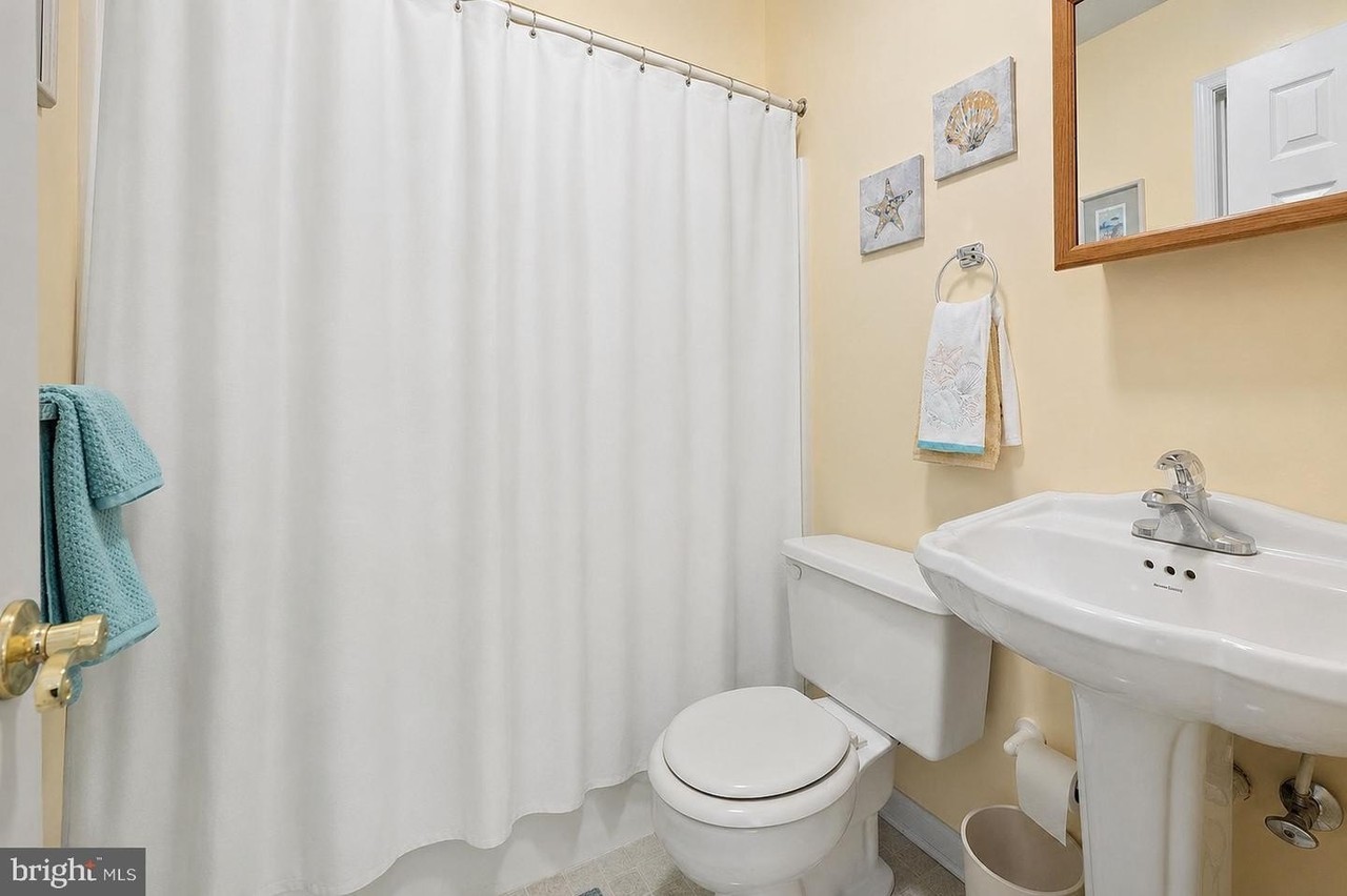 14301 Tunnel Ave - Photo 7 of 8