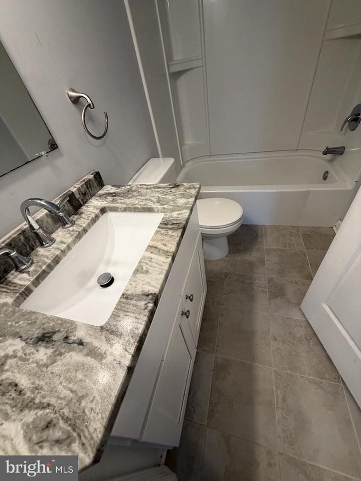2805 Auburn Ct - Photo 3 of 9