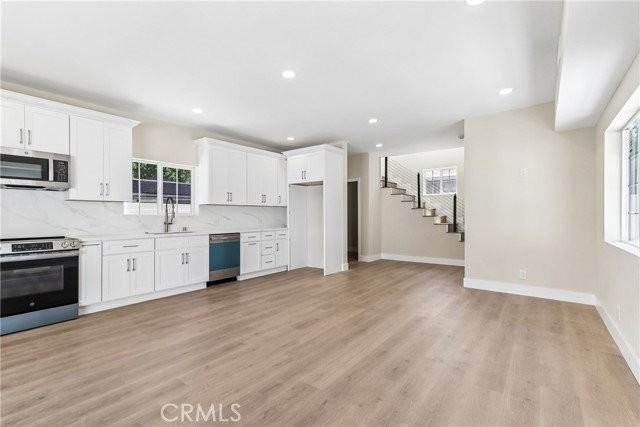 21233 Lopez St - Photo 2 of 8