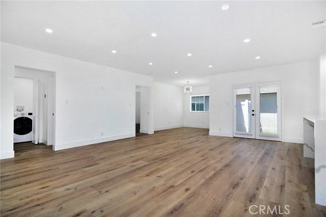 6363 Darby Ave - Photo 4 of 8