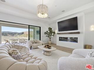 12061 Northstar Ln - Photo 3 of 8