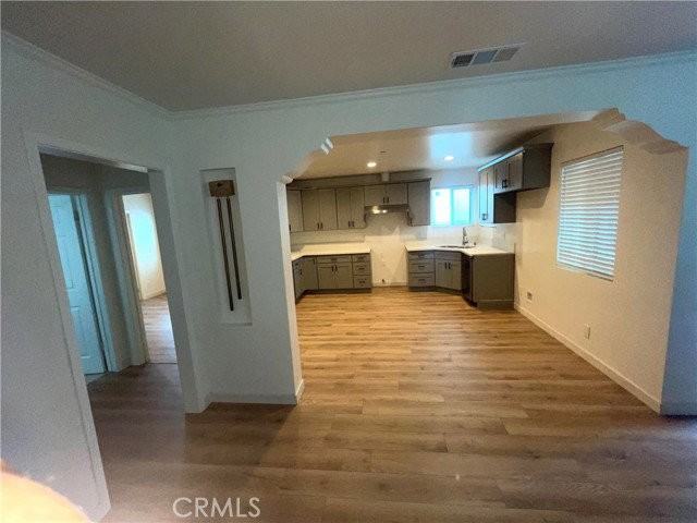 1609 N Niagara St - Photo 4 of 8