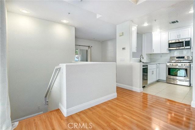 600 E Walnut St - Photo 3 of 8
