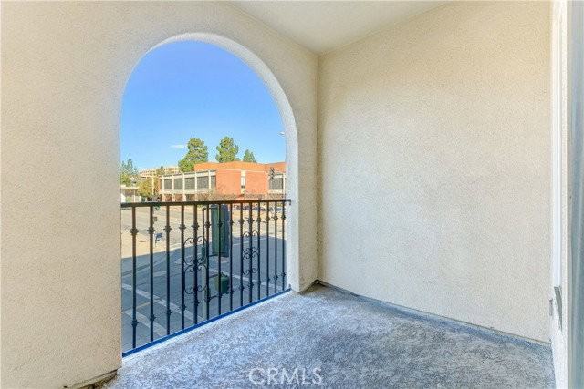 600 E Walnut St - Photo 7 of 8