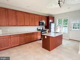 featured image of 8 Mechanic St