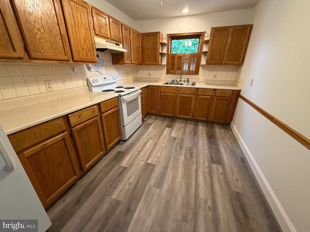 122 Glen Ave - Photo 5 of 19