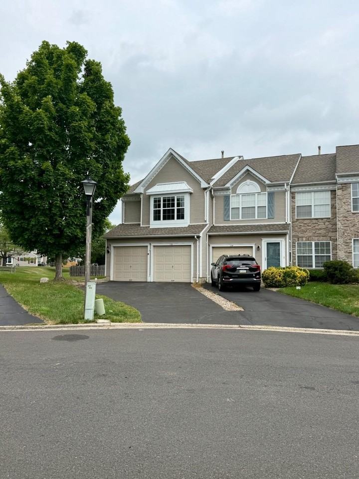 113 Broadleaf Pl - Photo 2 of 24