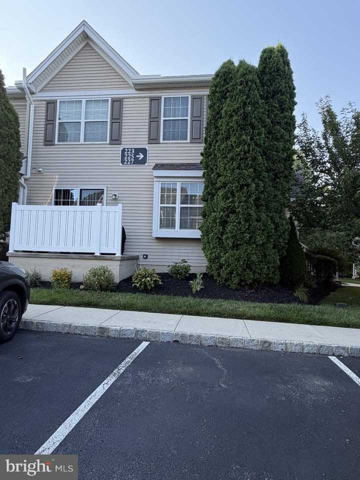 223 Flagstone Rd - Photo 5 of 27