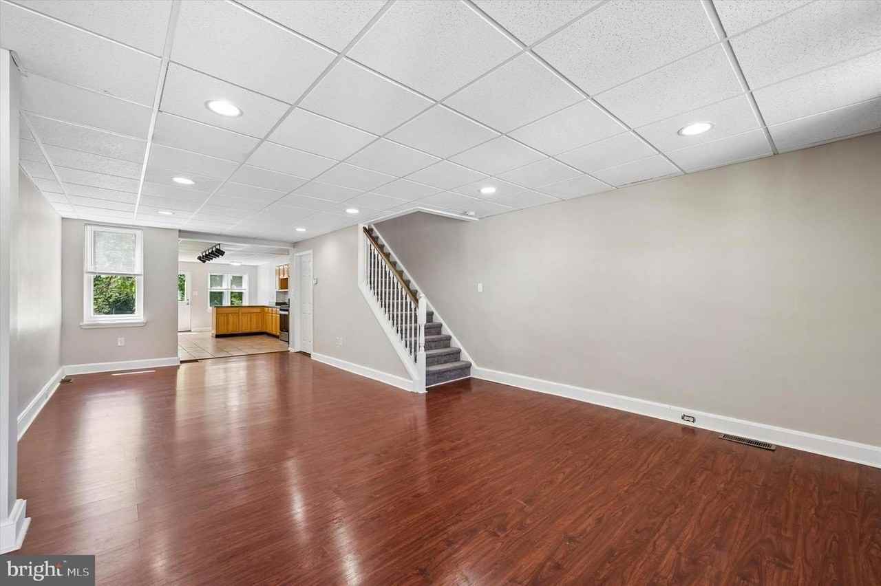 431 Iroquois St - Photo 2 of 15