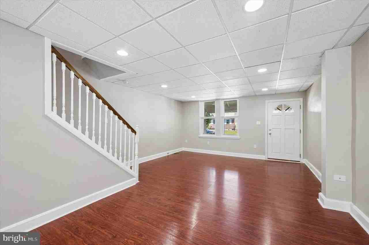 431 Iroquois St - Photo 3 of 15