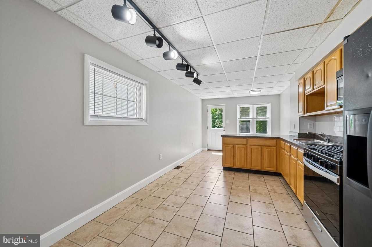 431 Iroquois St - Photo 6 of 15
