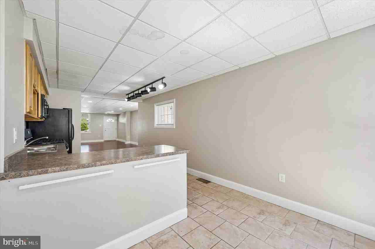 431 Iroquois St - Photo 7 of 15