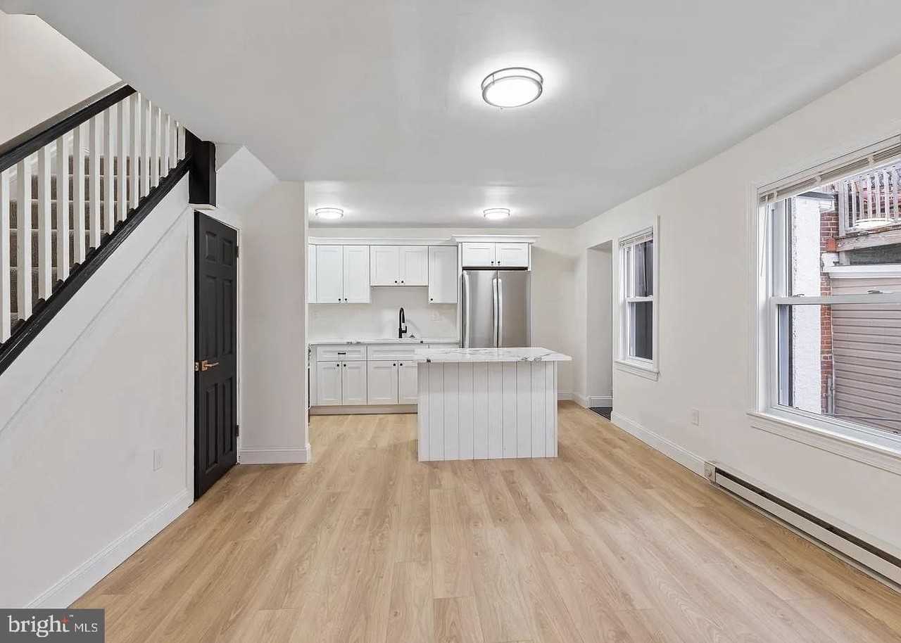 1118 Brown St - Photo 2 of 16