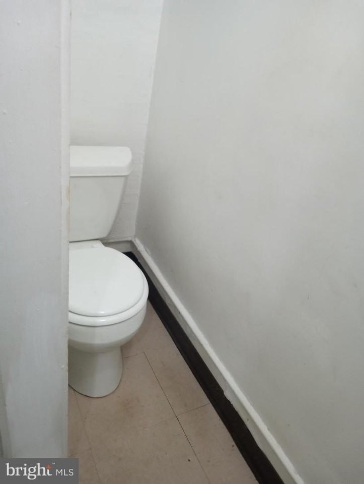 58 Suburban Ln - Photo 6 of 28