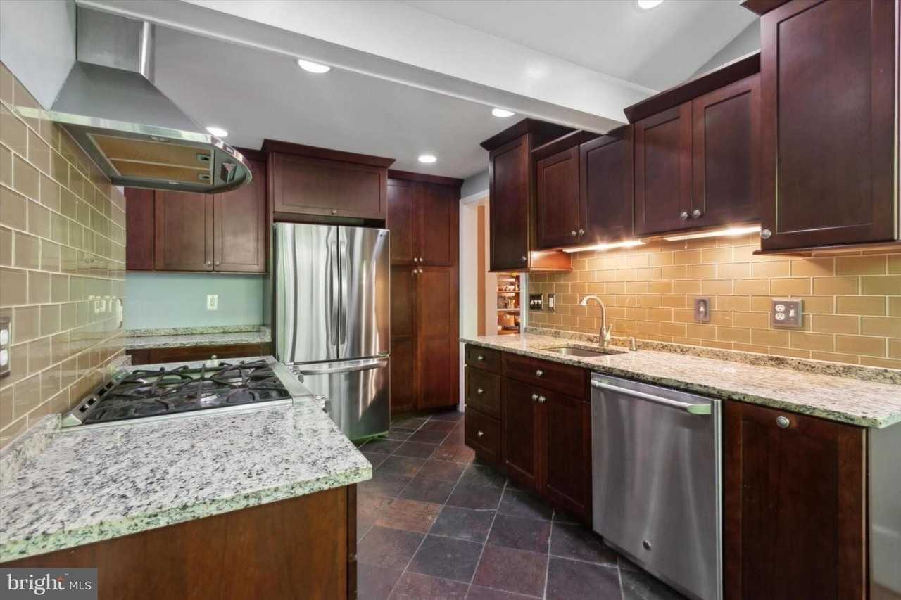 626 Lakeside Ave - Photo 7 of 27