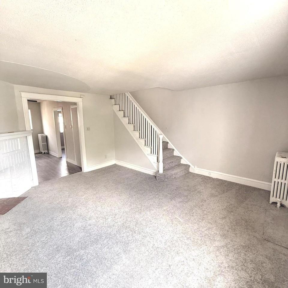 119 Whitely Ter - Photo 3 of 19