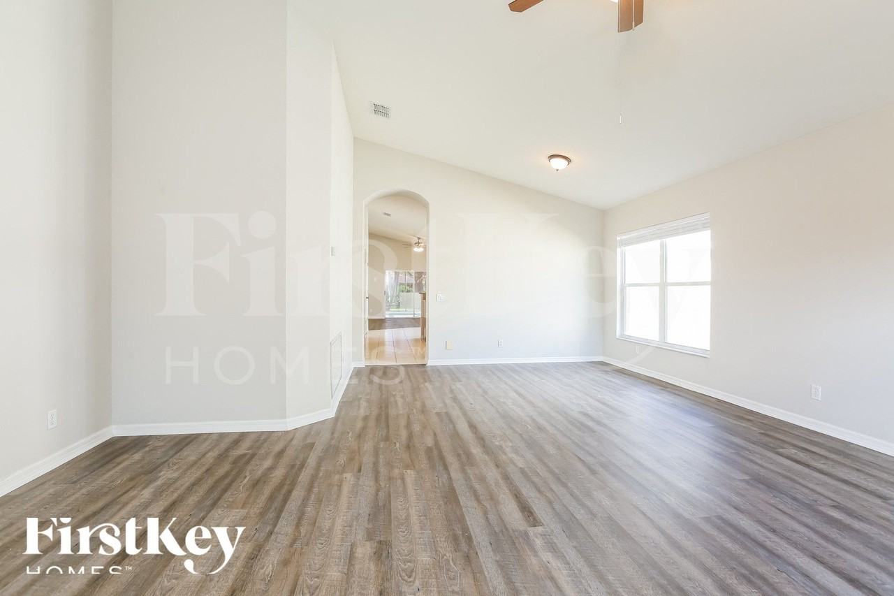 12836 Havenridge Cir - Photo 2 of 15