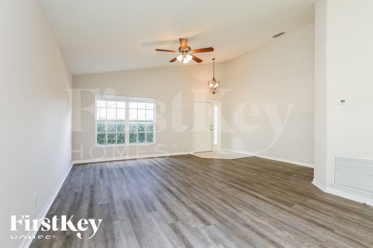 12836 Havenridge Cir - Photo 3 of 15