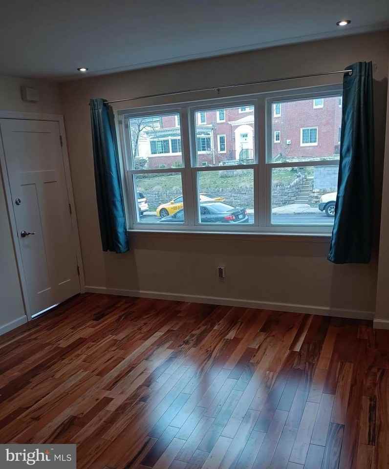 115 Saint Charles St - Photo 4 of 31