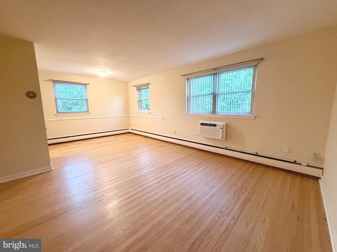 61 Llanfair Rd - Photo 5 of 23