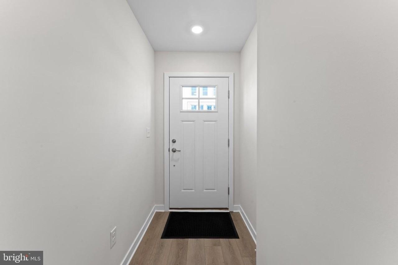 56 Continental Way - Photo 5 of 31