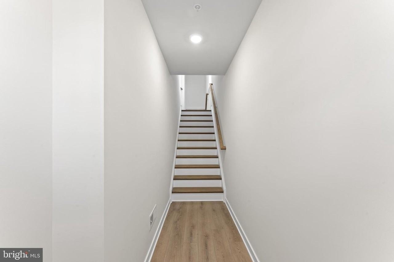 56 Continental Way - Photo 6 of 31