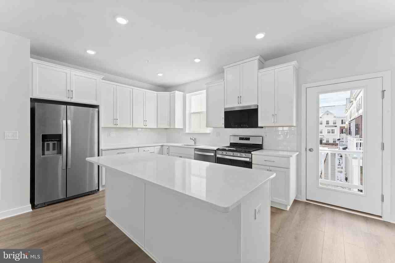 56 Continental Way - Photo 7 of 31