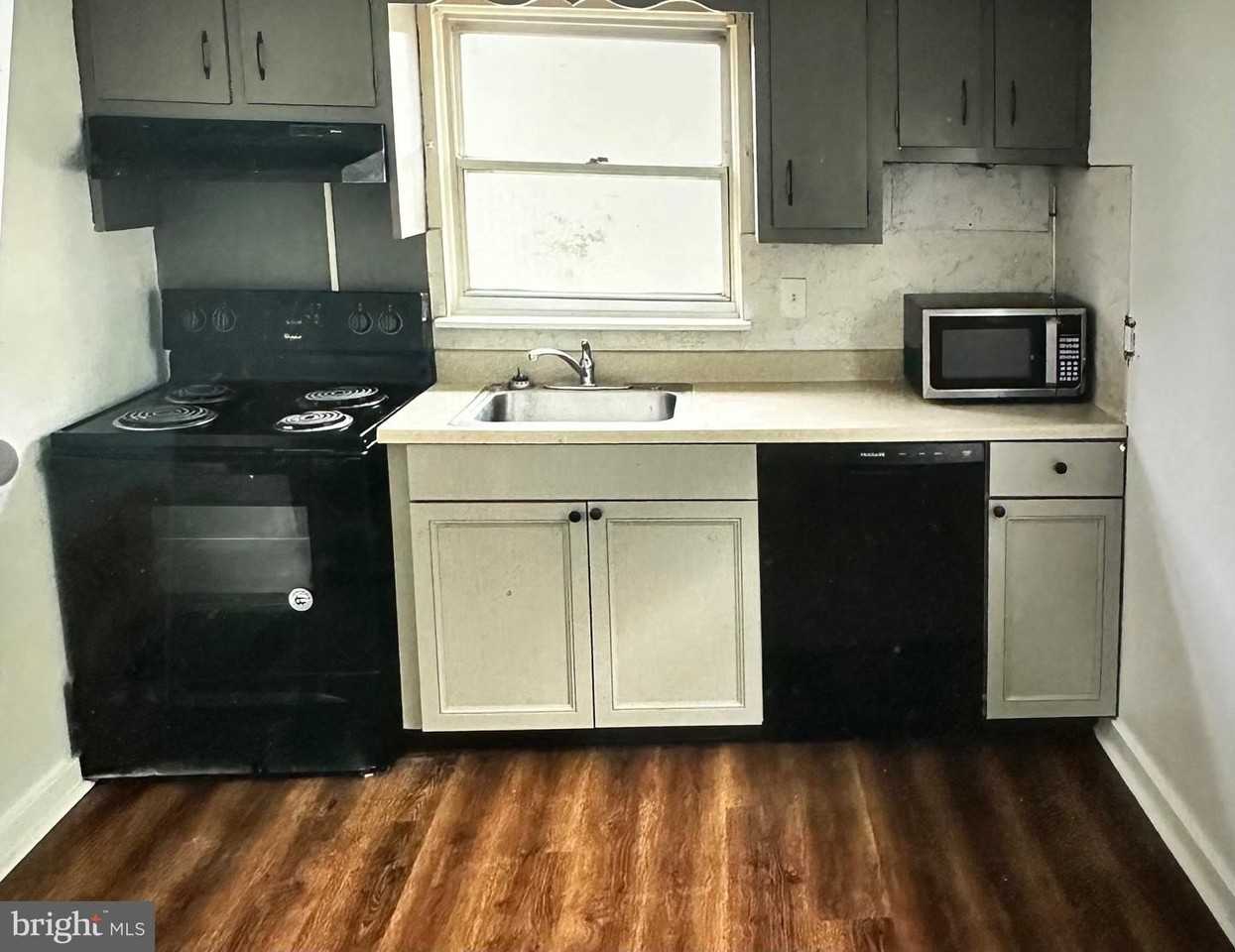 125 Lemon St - Photo 2 of 2