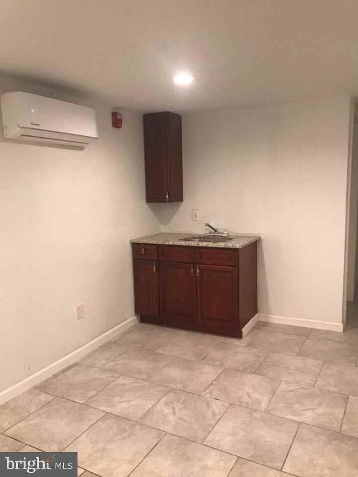 5923 N Broad St - Photo 5 of 17
