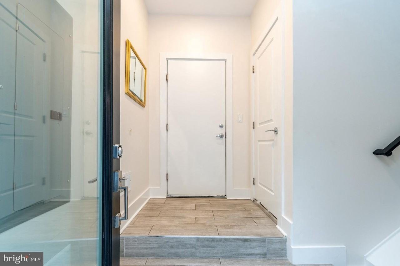 239 Lyceum Ave - Photo 3 of 38