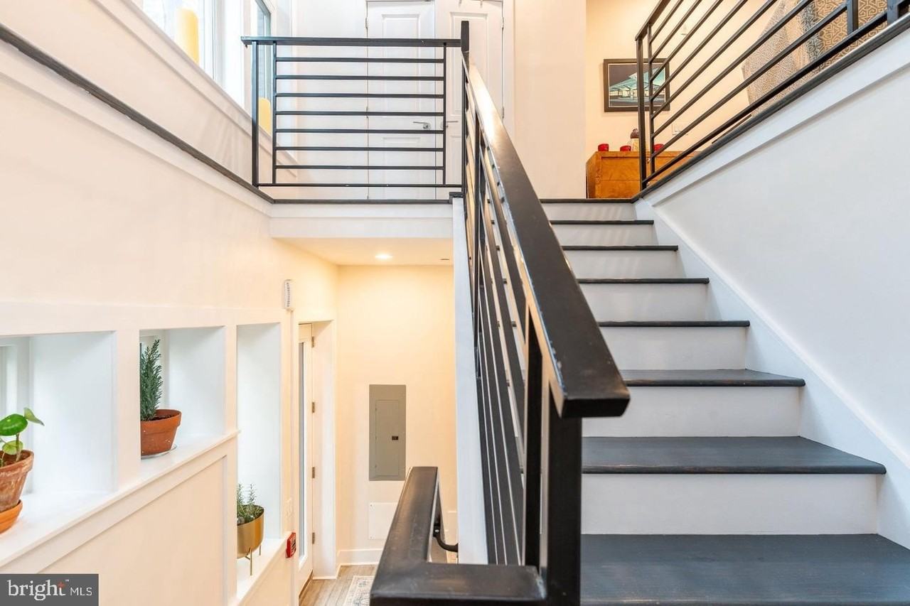 239 Lyceum Ave - Photo 4 of 38