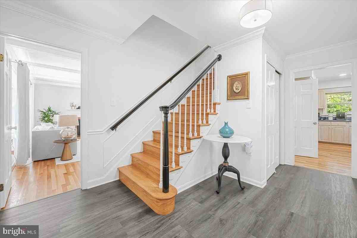 4025 N River St - Photo 3 of 46