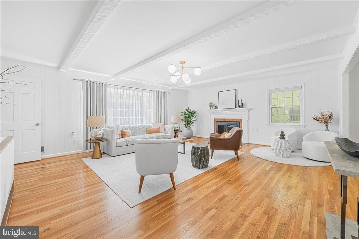 4025 N River St - Photo 5 of 46