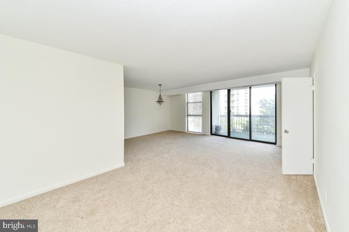 1016 S Wayne St - Photo 5 of 10