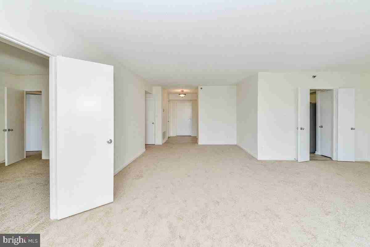 1016 S Wayne St - Photo 7 of 10